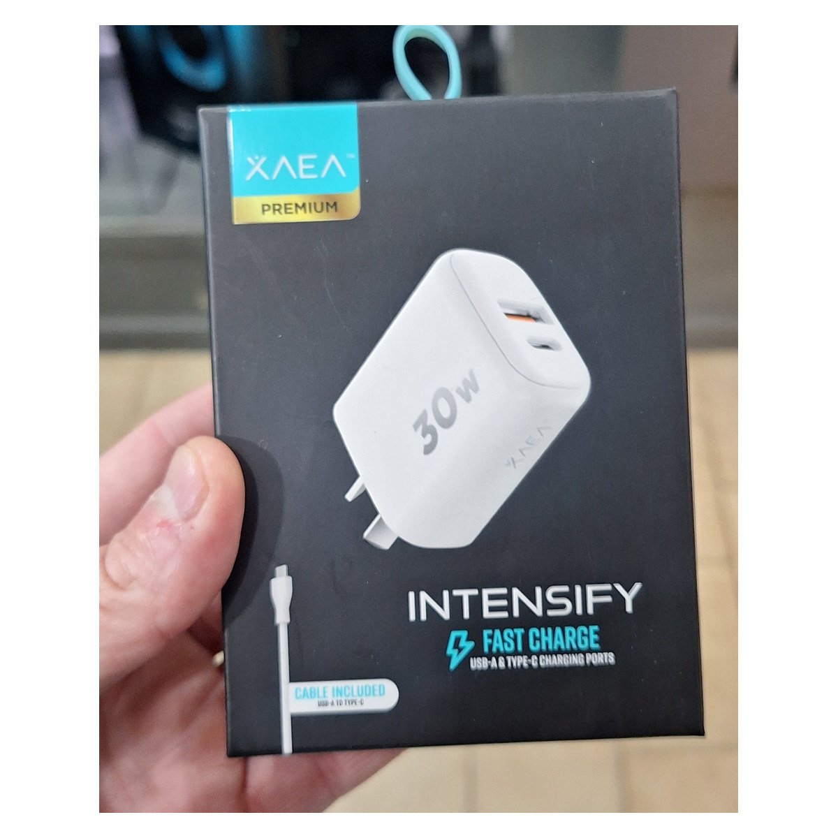 CARGADOR INTENSIFY 30W 1 USB  1TIPO C +  CABLE TPO C XAEA BLANCO MOD 600